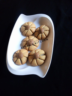 A picture of Chocolate flower cookies.