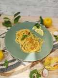 Spaghetti ai fiori di zucchina e limone