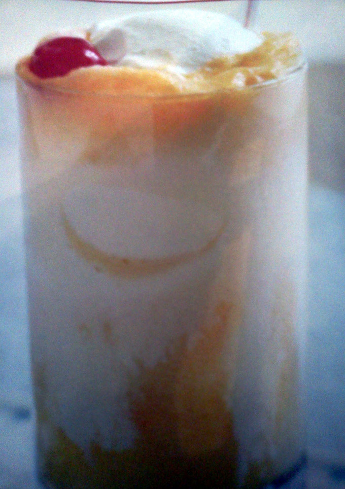 A picture of Creamsicle float.