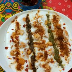 A picture of Dahi phulki chaat.