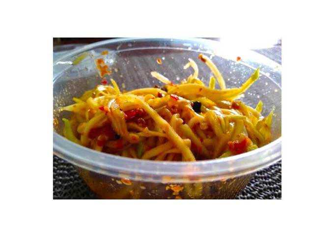 Ternyata begini loh! Bagaimana cara memasak Rujak Mangga Terasi yang sesuai selera
