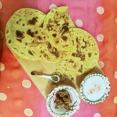 A picture of Methi khakhra.