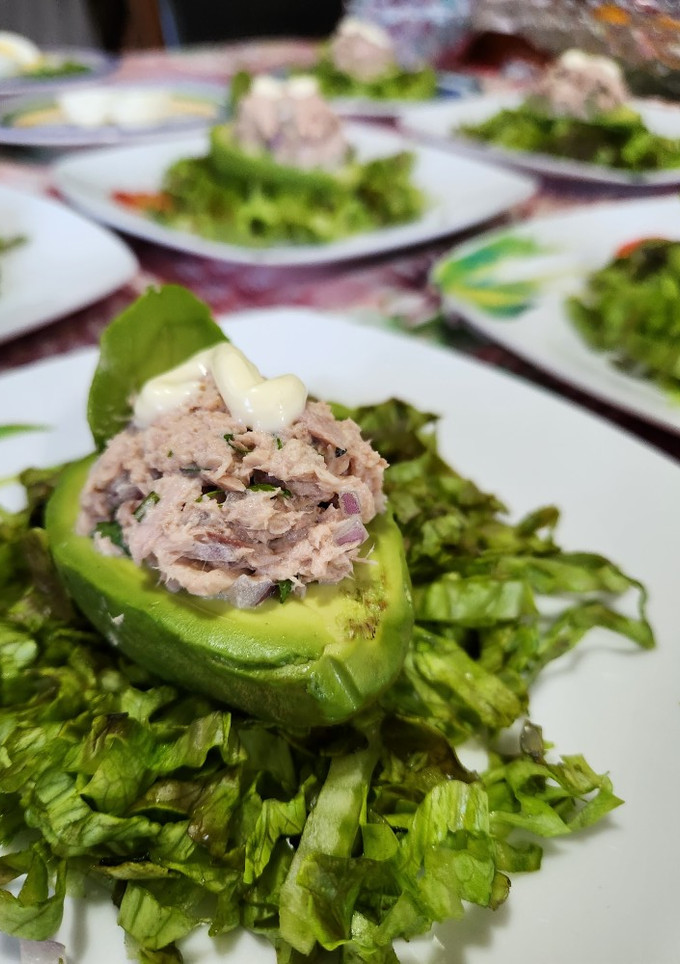 Una foto de Palta rellena con atún