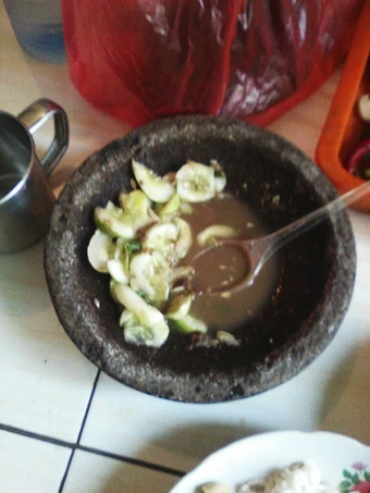 Cara Simple Menyiapkan Resep  Rujak mentimun (reuceuh bonteng) yang Bisa Manjain Lidah, Menggugah Selera