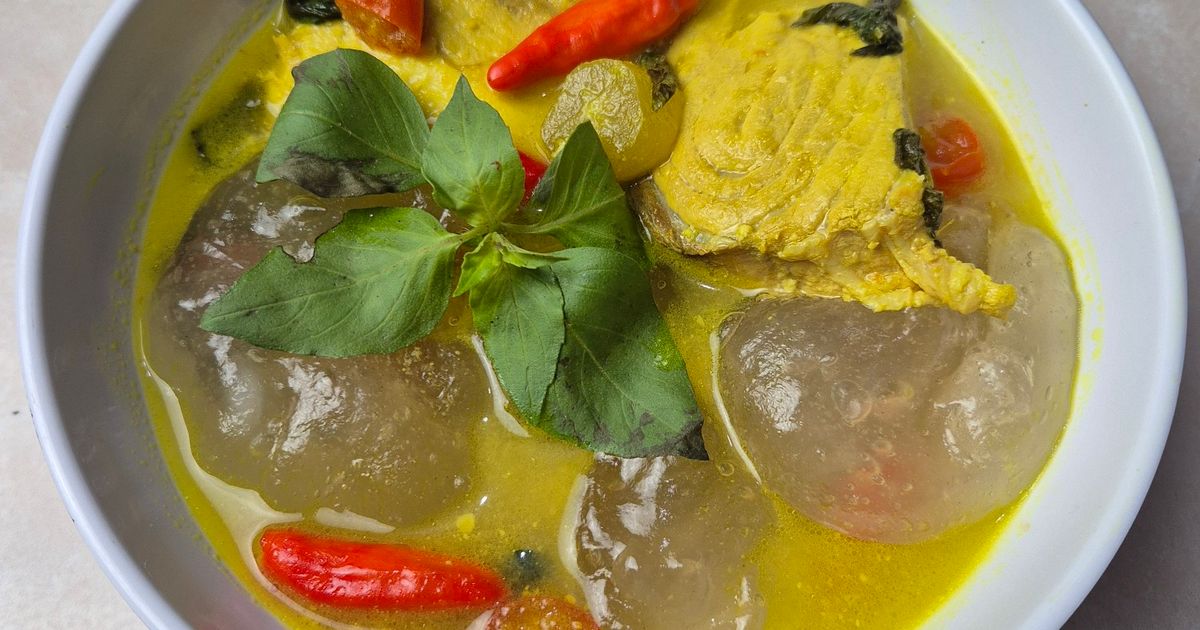 Papeda kuah kuning ikan tuna asal maluku dan papua cocok untuk diet