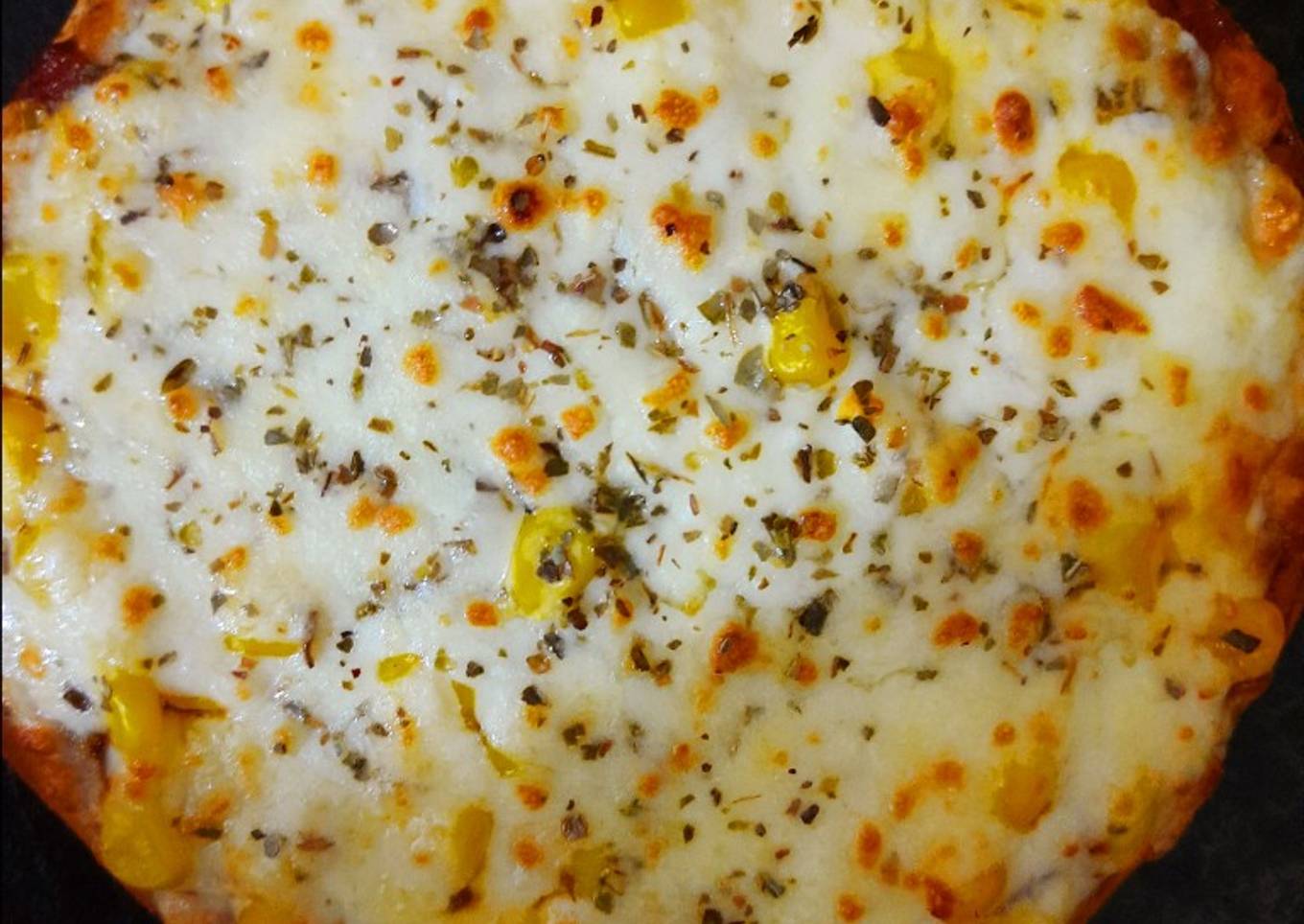 Cheese and corn pizza