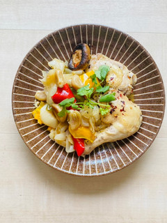 A picture of Garlicky Chicken with caramelized sweet onions (Rice Cooker).