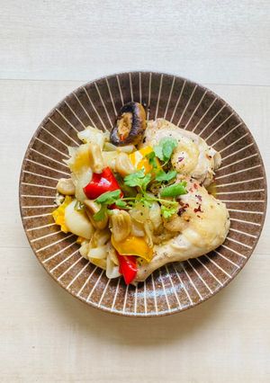 A picture of Garlicky Chicken with caramelized sweet onions (Rice Cooker).