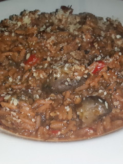 Una foto de Risotto de arroz con remolacha