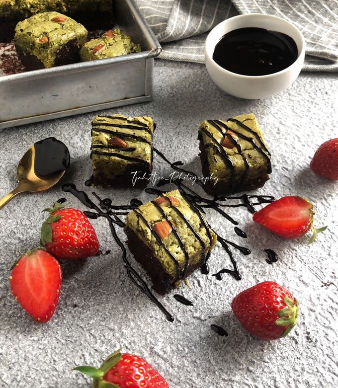 Uxlab yotgan ayolning suratlari