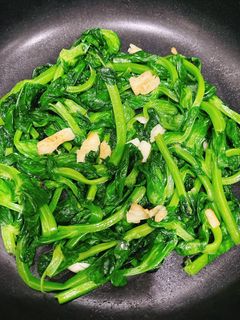 Hình của món Đọt đậu hà lan xào tỏi.
