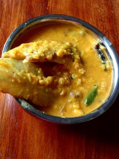 রুই মাছের মাথা দিয়ে মুগডাল (maacher matha diye mugdal recipe in Bengali) রেসিপির প্রধান ছবি