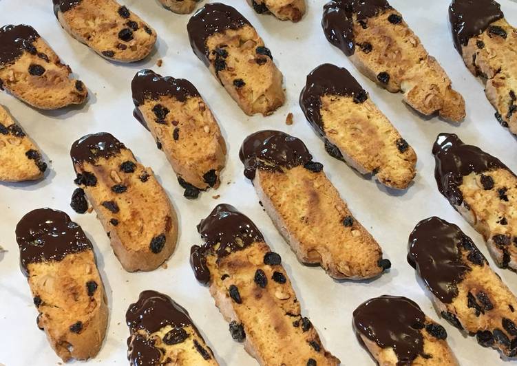 Étapes pour Préparer Fait maison Biscottis aux noix de cajou et raisins secs