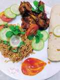গ্রিল চিকেন, স্পাইসি চাউমিন ও টিস্যু রুটি। 🙂 🙂