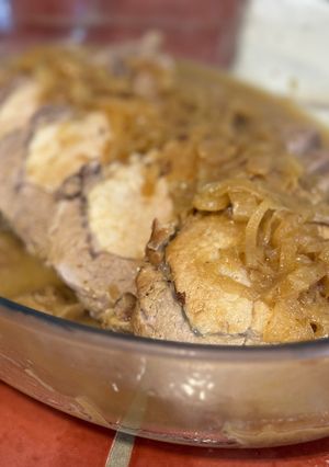 Une photo de Rôti de porc cuit à la bière et à la moutarde