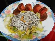 Una foto de ensalada de gulas