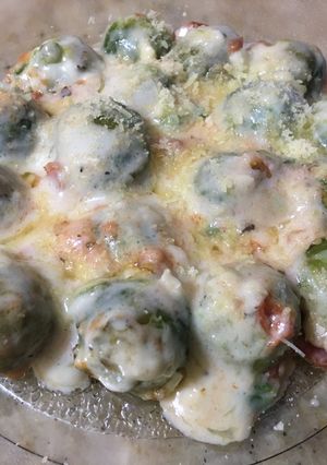 Una foto de Repollitos de Bruselas gratinados con salsa rosa