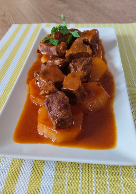 Una foto de Morcillo de ternera en salsa/sukalki receta del país Vasco