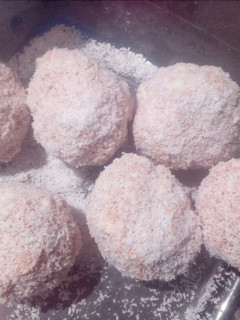 Una foto de Bombas de coco y dulce de leche 😍