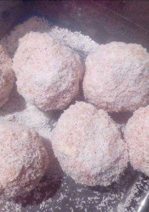 Una foto de Bombas de coco y dulce de leche 😍