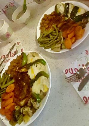 عکسی از دستور استیک مرغ با دورچین سبزیجات