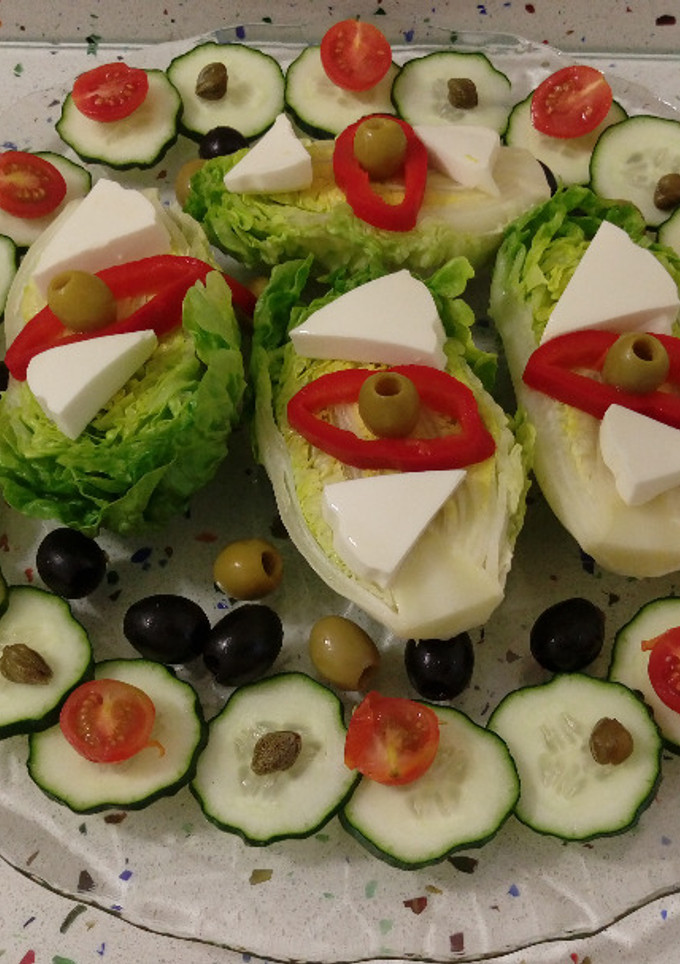 Una foto de Ensalada de cogollos con pepinos