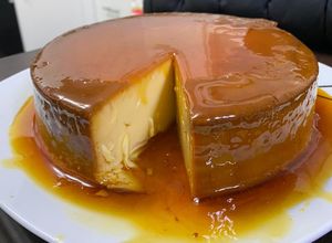 Una foto de Flan cubano