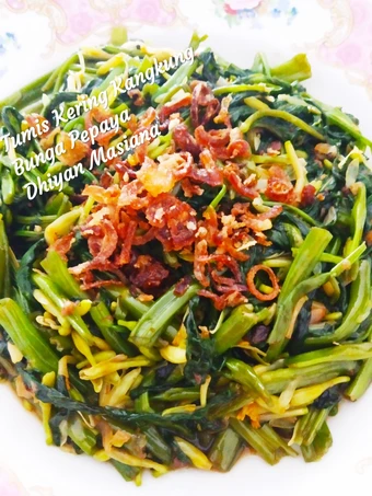 Langkah Gampang Menyiapkan Resep 4. Tumis Kangkung Bunga Pepaya yang  Bikin Ketagihan Anti Ribet, Bisa Manjain Lidah