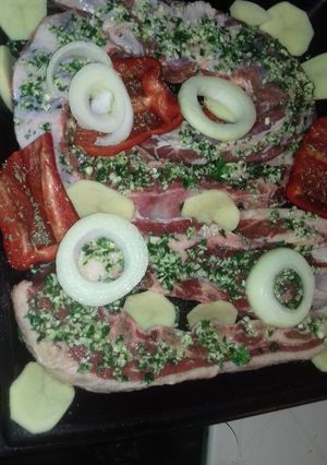 Una foto de Asado Al Horno Con Ajo Perejil Y Vegetales 😋
