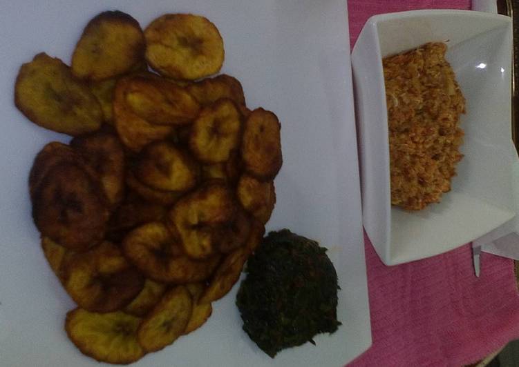 Recipe of Favorite Fried plantain with egg sauce and vegetable