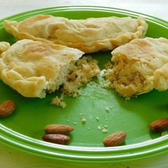 A picture of Sweet samosa.