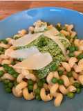 Nudeln mit frischem Erbsen-Pesto