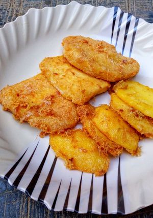 A picture of Yam/potatoes in egg.