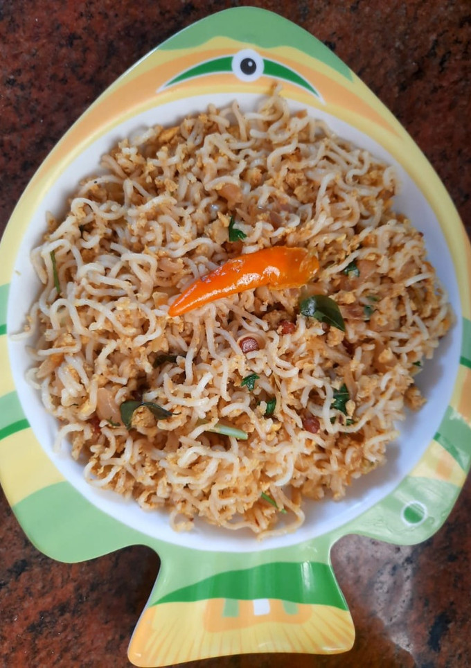 கேபேஜ் எக் நூடுல்ஸ்(cabbage egg noodles recipe in tamil) செய்முறை முக்கிய புகைப்படம்