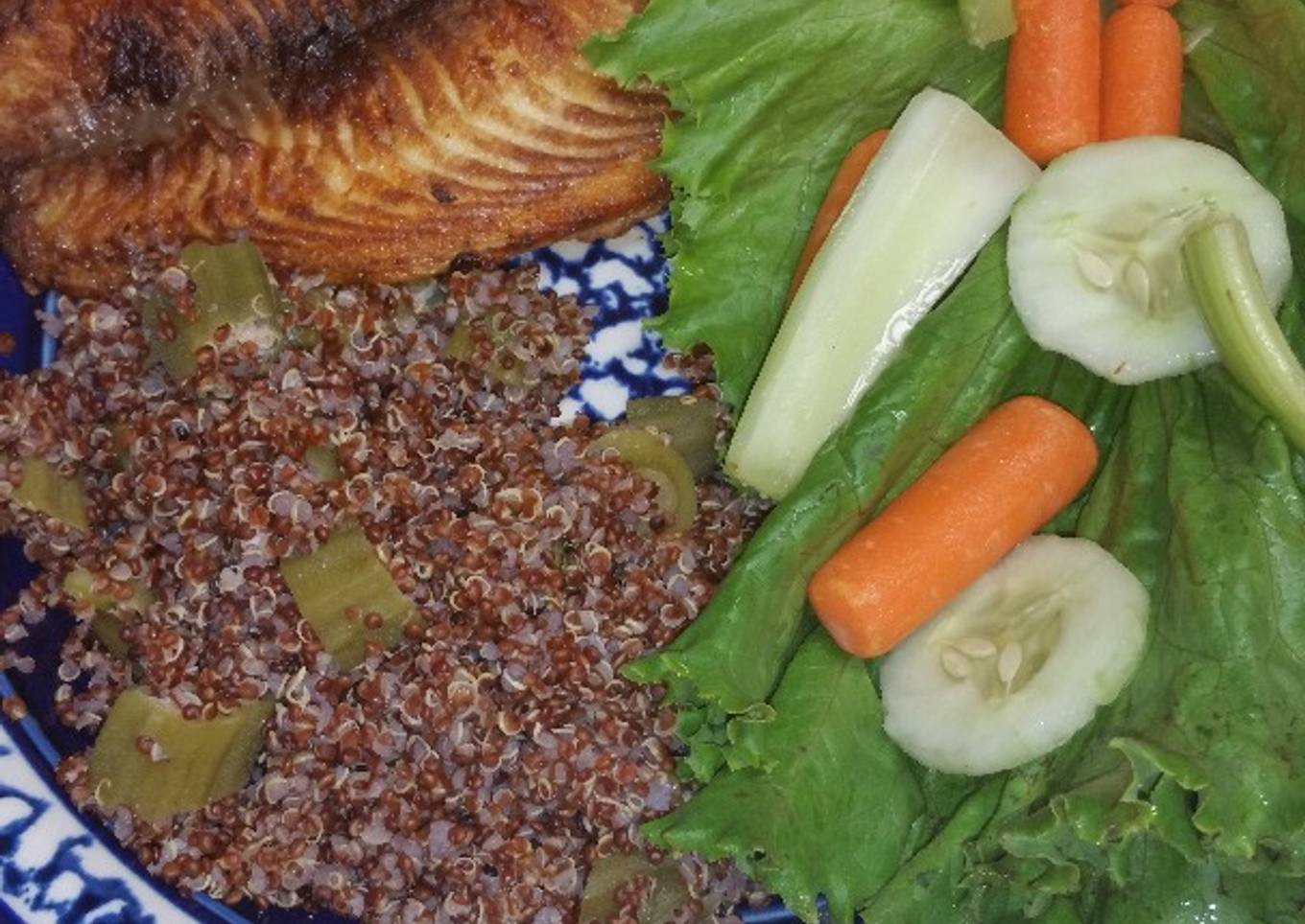 Tilapia a la plancha con quinoa y lechuga