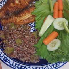 Foto principal de Tilapia a la plancha con quinoa y lechuga