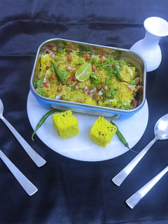 ढोकला चाट(DHOKLA CHAAT RECIPE IN HINDI) रेसिपी मुख्य फोटो