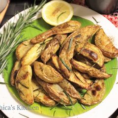 A picture of Rosemary Flavoured Baked Potato Wedges.
