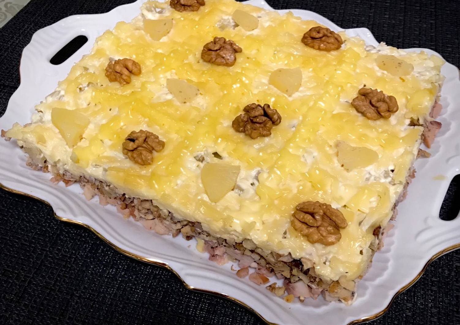 Торт с ананасом и грецким