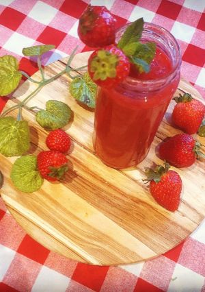 A picture of Strawberry puree.