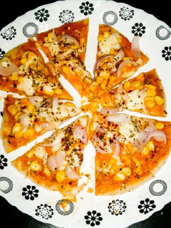 पैन पिज़्ज़ा (Pan pizza recipe in Hindi) रेसिपी मुख्य फोटो