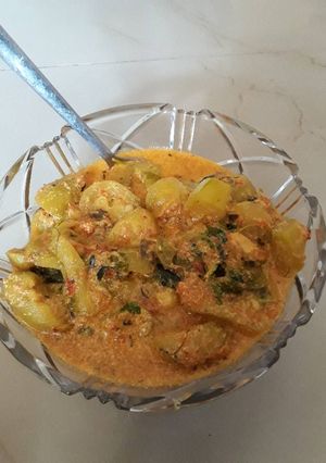 A picture of Parbal curry with coconut milk.