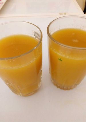 A picture of Healthy Apple and Orange Juice.