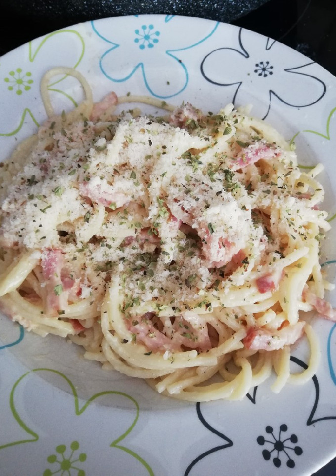 Una foto de Espagueti carbonara sin nata