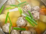 Canh Cà Rốt Khoai Tây Nấu Thịt Viên