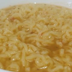 A picture of Instant noodles.