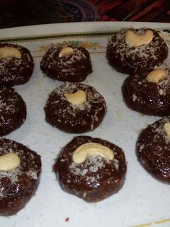 সুজির চকোলেটি সন্দেশ(Soojir chocolaty sondesh recipe in Bengali) রেসিপির প্রধান ছবি
