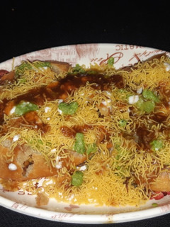 मूंग दाल कचौड़ी (moong dal kachodi recipe in Hindi) रेसिपी मुख्य फोटो