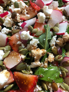 A picture of Strawberry and feta salad 🍓.