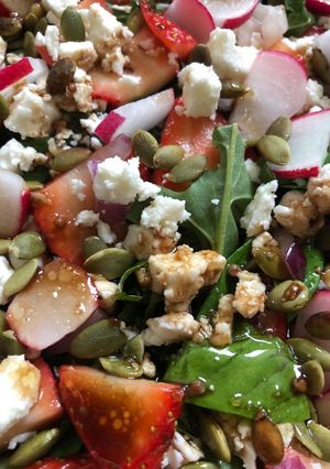 A picture of Strawberry and feta salad 🍓.